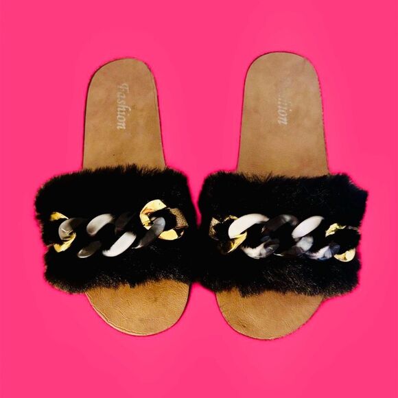 Women’s Fashion Fuzzy Slides - Picture 1 of 3